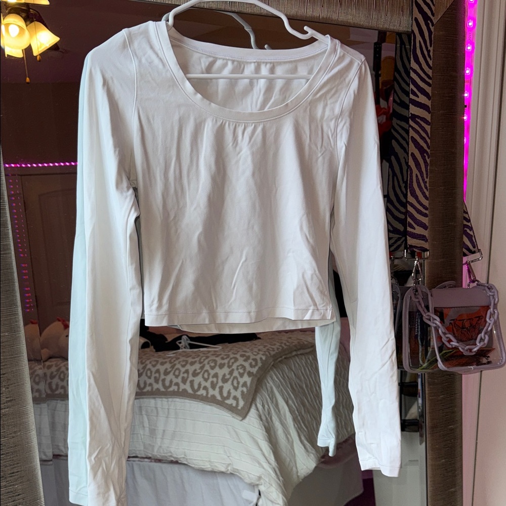 Women's White Long Sleeve Cropped Athletic Top